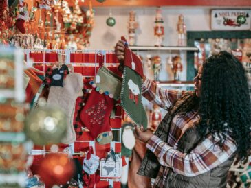 Slávnostné blúzky na výnimočné príležitosti – ako nájsť ideálny strih na sviatočnú sezónu?