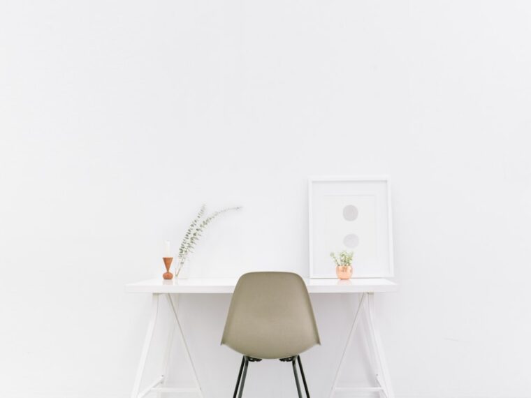 Photo Minimalist wardrobe